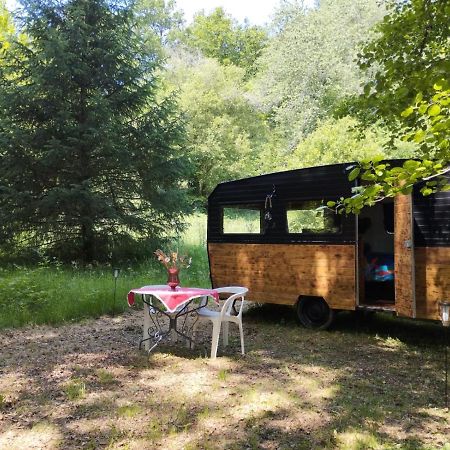 La Caravane Nature Saint-Julien-le-Petit Bagian luar foto